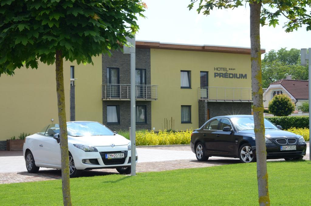 Hotel Predium Vráble Extérieur photo