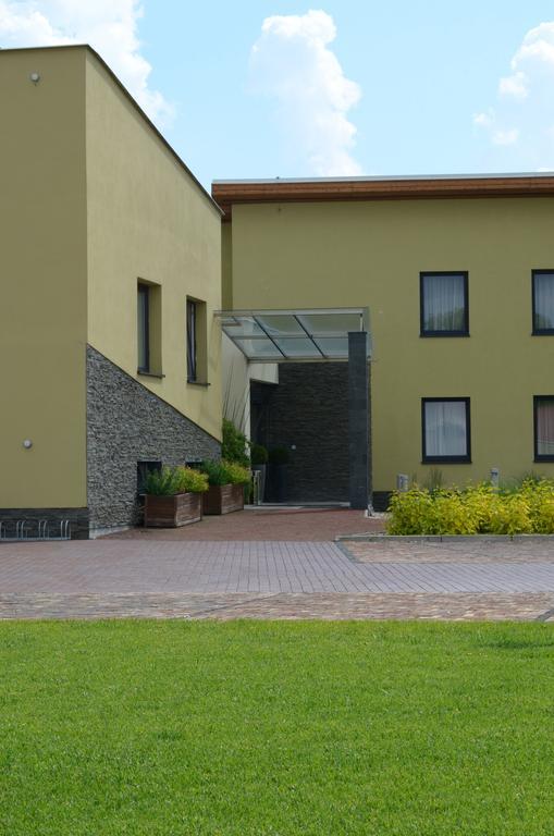 Hotel Predium Vráble Extérieur photo