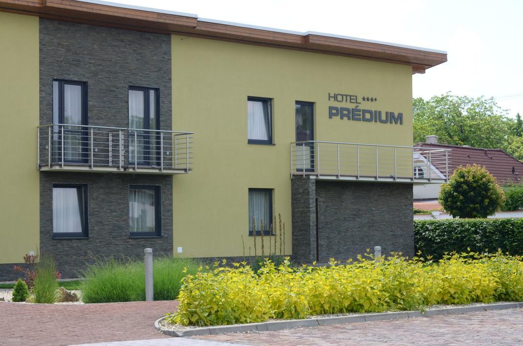 Hotel Predium Vráble Extérieur photo
